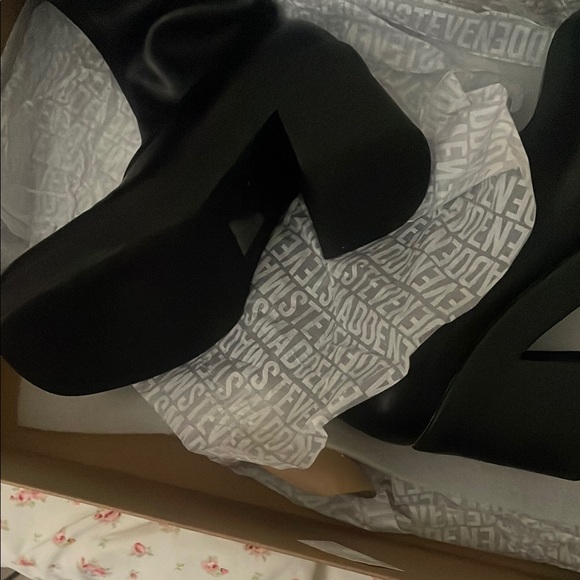 Steve Madden Black Platform Boots - Picture 2 of 4
